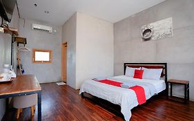 RedDoorz Syariah near Lombok Epicentrum Mall